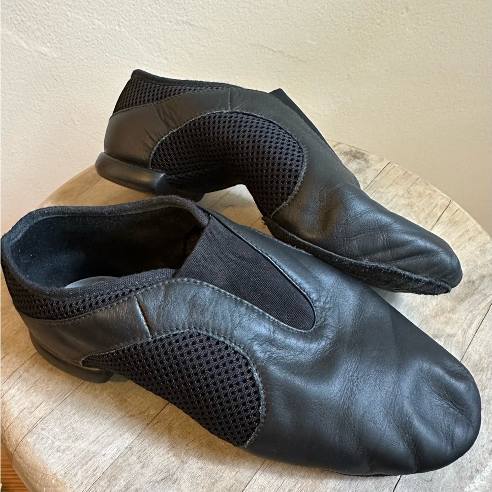 Bloch Flow Leather Slip-on Jazz Shoes